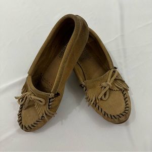 Minnetonka Kilty camel suede moccasins